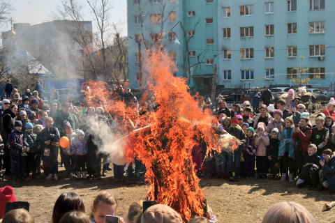 Фото-репортаж: Встречай весну: в посёлке Трудовое весело проводили зиму