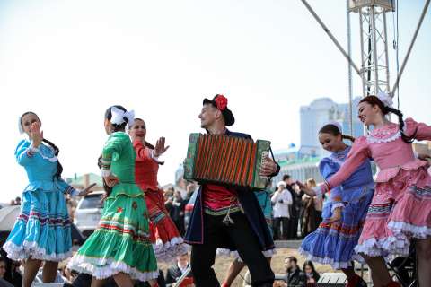 Фото-репортаж: Митинг-концерт «Za мир – без нацизма!» прошёл во Владивостоке