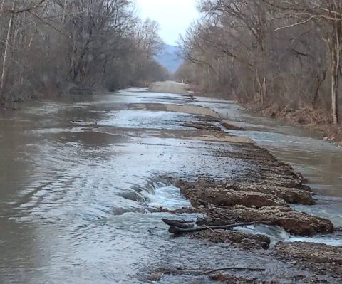 Фото-репортаж: Паводок поглотил часть дороги в Приморье
