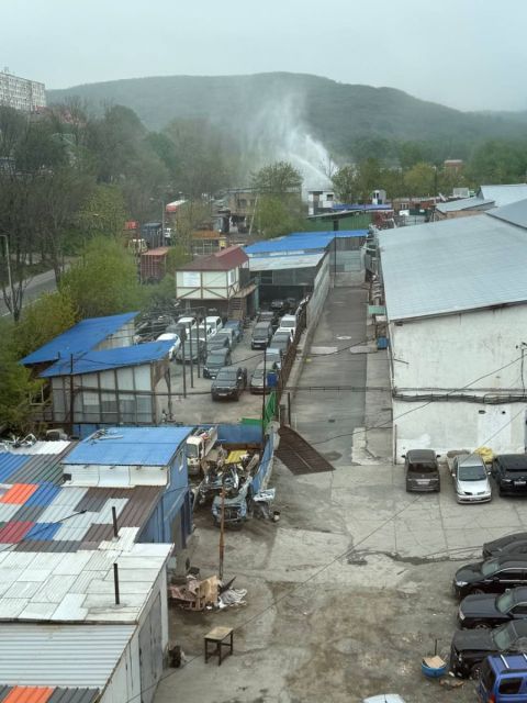 Фото-репортаж: Очередной порыв на сетях выдал ветхий участок теплотрассы в ходе гидравлических испытаний во Владивостоке