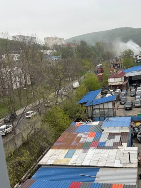 Фото-репортаж: Очередной порыв на сетях выдал ветхий участок теплотрассы в ходе гидравлических испытаний во Владивостоке