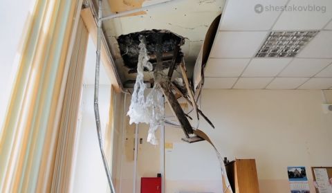 Фото-репортаж: Мэр приехал в аварийную школу во Владивостоке