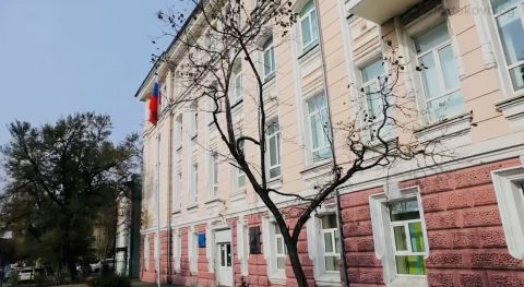 Фото-репортаж: Мэр приехал в аварийную школу во Владивостоке