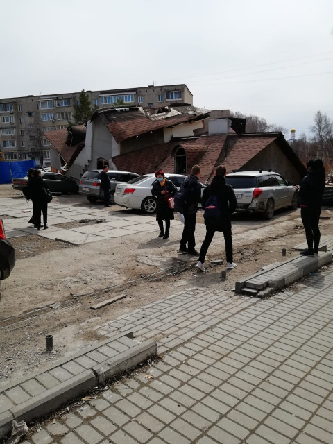 Фото-репортаж: Здание рухнуло на автомобили в Приморье