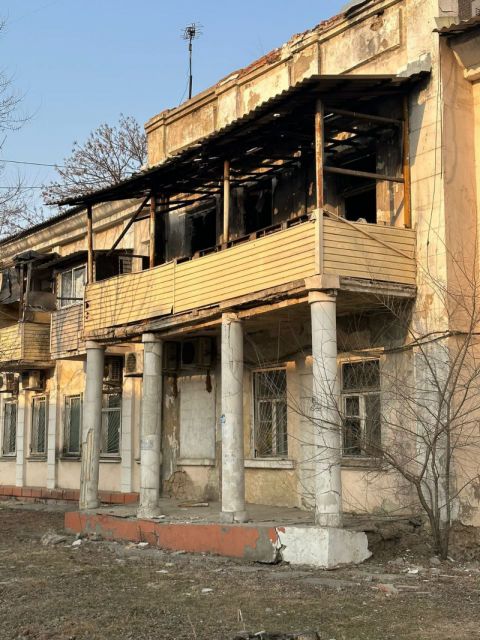 Фото-репортаж: На "воздушные ворота Приморья" с земли без слёз не взглянешь