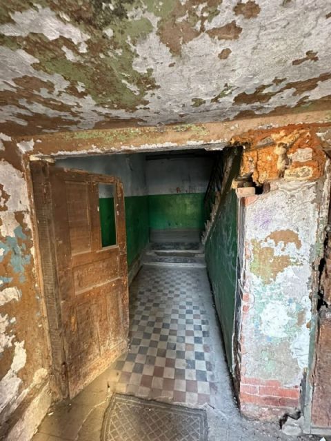 Фото-репортаж: На "воздушные ворота Приморья" с земли без слёз не взглянешь