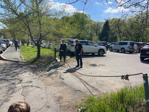 Фото-репортаж: Платную стоянку на популярном пляже Владивостока могут разогнать