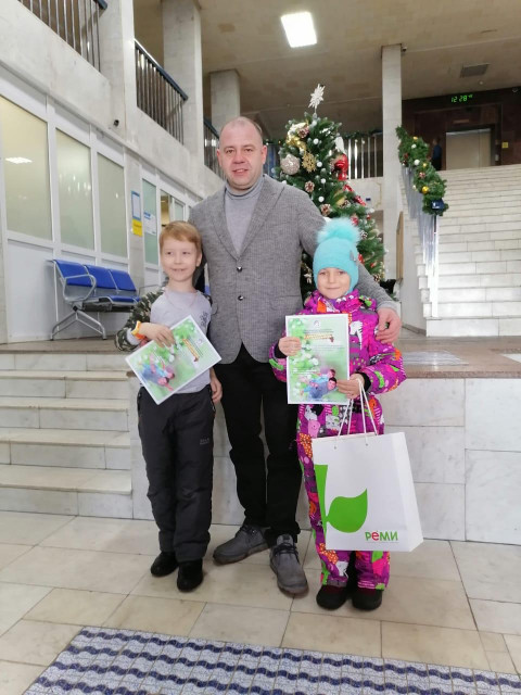 Фото-репортаж: Совет отцов Приморья поздравил победителей конкурса стихов