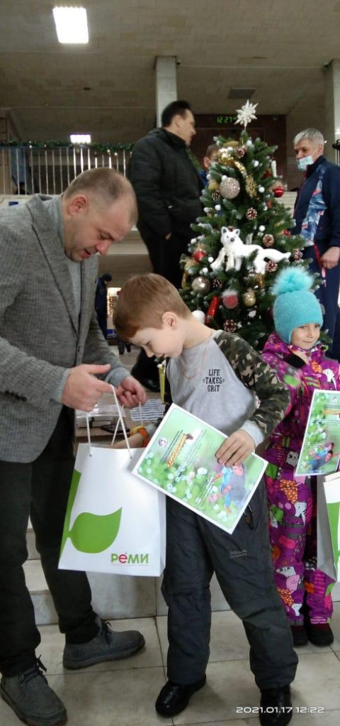 Фото-репортаж: Совет отцов Приморья поздравил победителей конкурса стихов