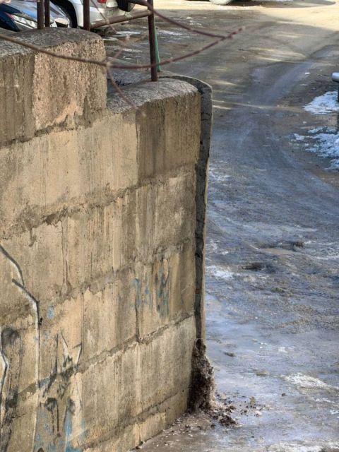 Фото-репортаж: Ещё одна течь с вмерзающими автомобилями появилась во Владивостоке