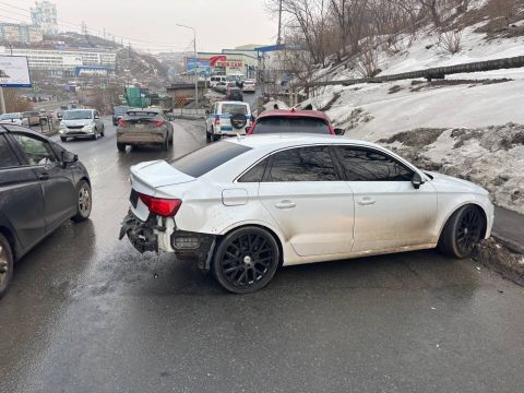 Фото-репортаж: Психиатрическая бригада скорой помощи отреагировала на ДТП во Владивостоке