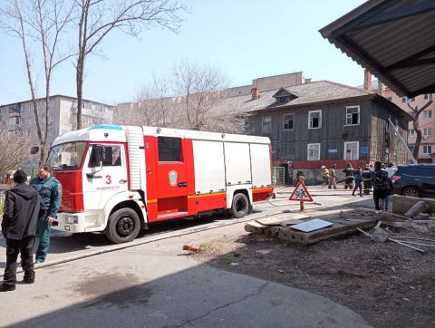 Фото-репортаж: Ожидающий расселения барак горел во Владивостоке