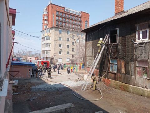 Фото-репортаж: Ожидающий расселения барак горел во Владивостоке