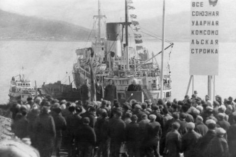 Фото-репортаж: Время истинных романтиков: 55 лет назад комсомольцы начали строительство порта в бухте Врангеля