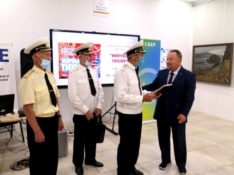 Фото-репортаж: Экспозицию «Мирный Тихий» представили во Владивостоке