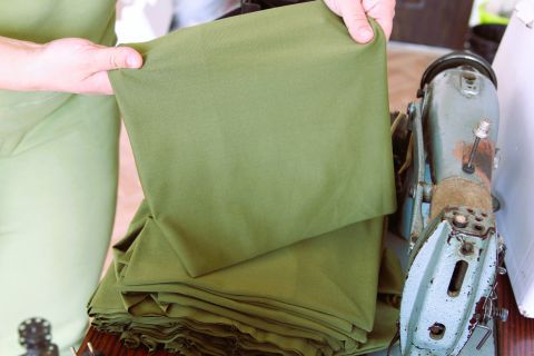 Фото-репортаж: Шьем для наших: как приморские волонтеры помогают фронту