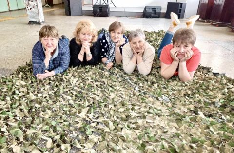 Фото-репортаж: Шьем для наших: как приморские волонтеры помогают фронту