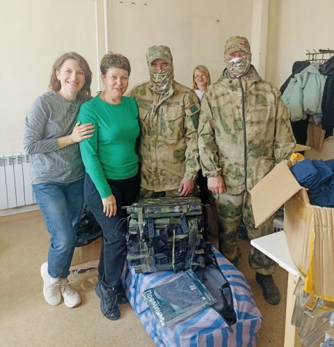 Фото-репортаж: Шьем для наших: как приморские волонтеры помогают фронту