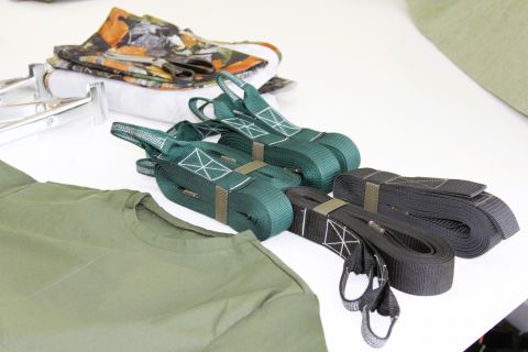 Фото-репортаж: Шьем для наших: как приморские волонтеры помогают фронту