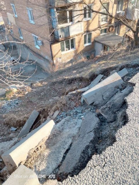 Фото-репортаж: Мэр Владивостока получил представление прокуратуры за длительное бездействие