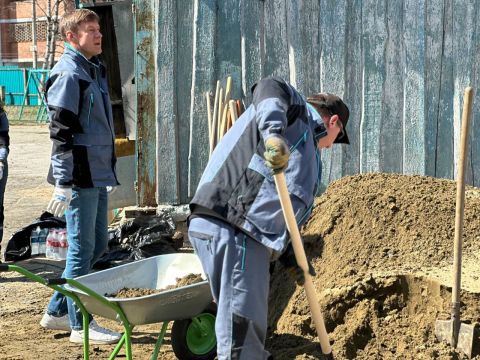 Фото-репортаж: Юные экологи НЗМУ провели свой первый взрослый субботник