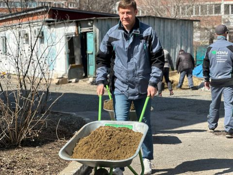 Фото-репортаж: Юные экологи НЗМУ провели свой первый взрослый субботник
