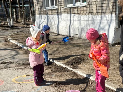 Фото-репортаж: Юные экологи НЗМУ провели свой первый взрослый субботник