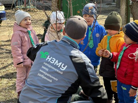 Фото-репортаж: Юные экологи НЗМУ провели свой первый взрослый субботник
