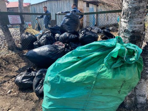 Фото-репортаж: Юные экологи НЗМУ провели свой первый взрослый субботник