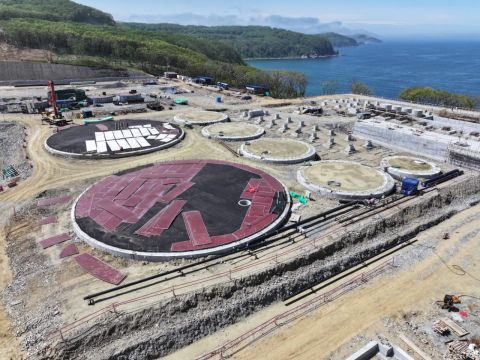 Фото-репортаж: НЗМУ приступил к монтажу резервуаров хранения