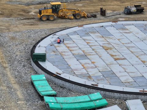 Фото-репортаж: НЗМУ приступил к монтажу резервуаров хранения