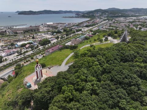 Фото-репортаж: «Скорбящая мать» в Находке обретает вторую жизнь благодаря НЗМУ