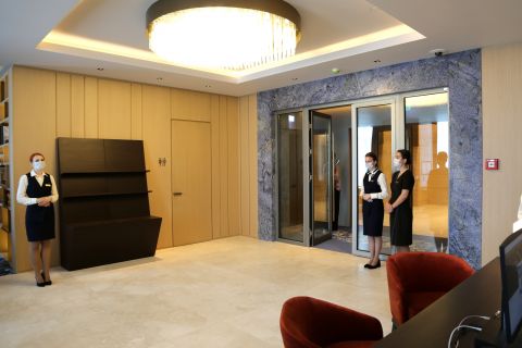 Фото-репортаж: Экс-Хаятт готовится принимать гостей Владивостока - фоторепортаж