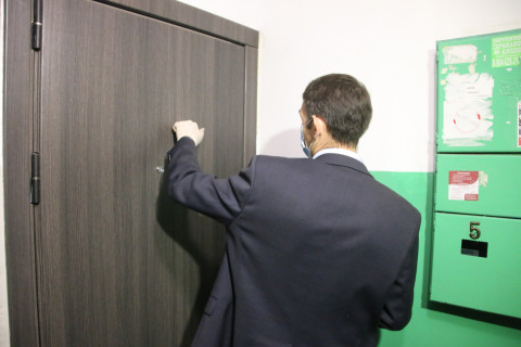 Фото-репортаж: Рейд по проверке дезинфекции жилых домов состоялся во Владивостоке