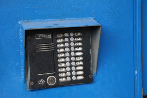 Фото-репортаж: Рейд по проверке дезинфекции жилых домов состоялся во Владивостоке