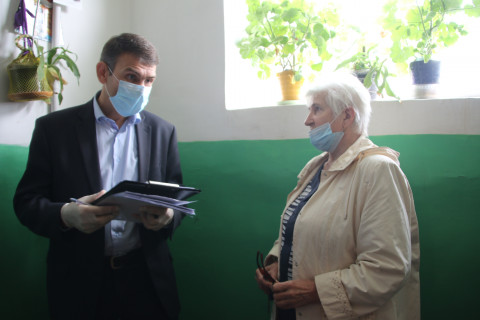 Фото-репортаж: Рейд по проверке дезинфекции жилых домов состоялся во Владивостоке