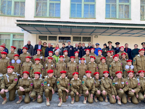 Фото-репортаж: Мемориальную доску в честь воина открыли в Приморье