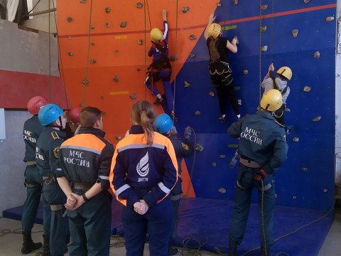 Фото-репортаж: Школьники Приморья могут попробовать разные профессии