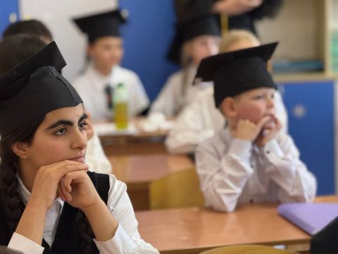 Фото-репортаж: Первую научную экоконференцию провели школьники Находки и НЗМУ