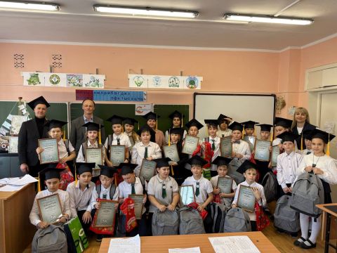 Фото-репортаж: Первую научную экоконференцию провели школьники Находки и НЗМУ