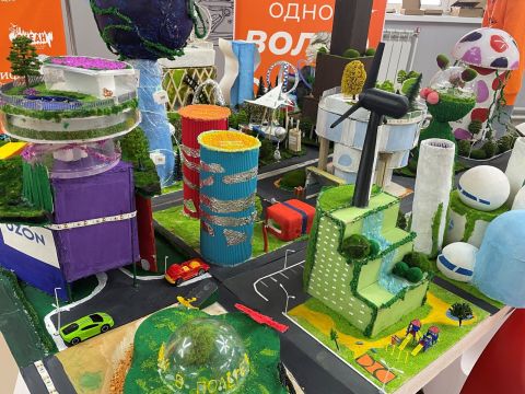 Фото-репортаж: «Город будущего» построили школьники из 28 регионов России