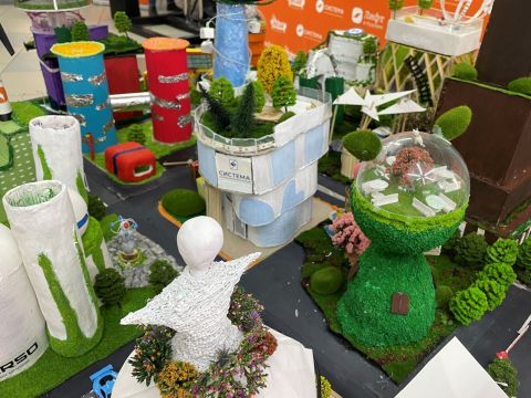 Фото-репортаж: «Город будущего» построили школьники из 28 регионов России
