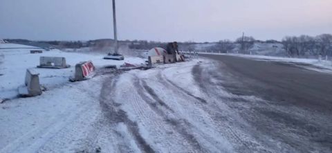 Фото-репортаж: Местную трассу в Приморье перекрыли из-за ДТП