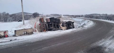 Фото-репортаж: Местную трассу в Приморье перекрыли из-за ДТП