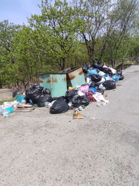 Фото-репортаж: Мусорная катастрофа грозит крупнейшим кладбищам Владивостока