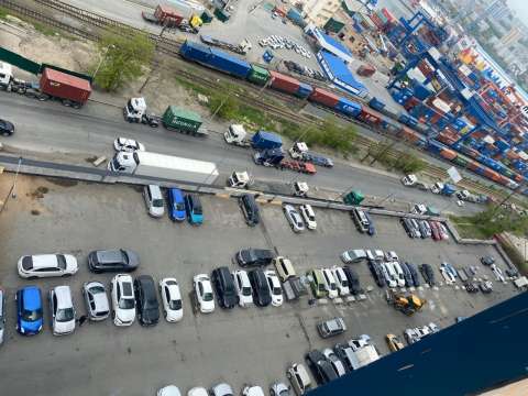 Фото-репортаж: Парковочные страсти: война за территорию нового ЖК развернулась во Владивостоке