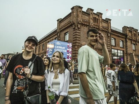 Фото-репортаж: Звезды России выступили на набережной Цесаревича: как прошел VK Fest во Владивостоке