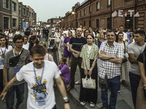 Фото-репортаж: Звезды России выступили на набережной Цесаревича: как прошел VK Fest во Владивостоке