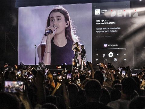 Фото-репортаж: Звезды России выступили на набережной Цесаревича: как прошел VK Fest во Владивостоке