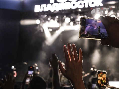 Фото-репортаж: Звезды России выступили на набережной Цесаревича: как прошел VK Fest во Владивостоке